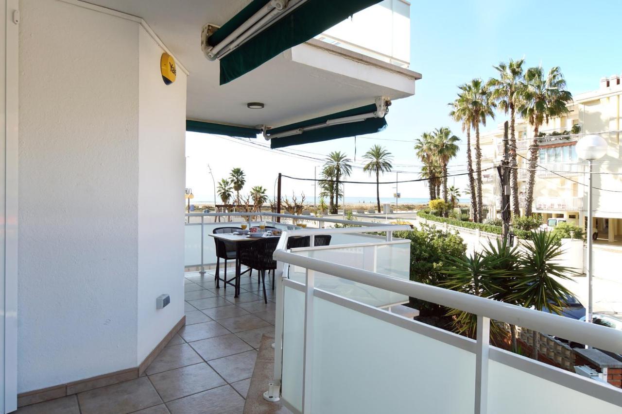Апартаменты Beach Club House Кастельдефельс Экстерьер фото